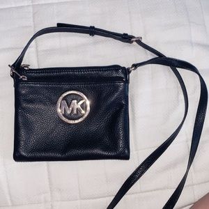 black MICHEAL KORS cross body bag